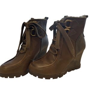 Women Guess Leather with faux shearling lining wedge ankle boot.
